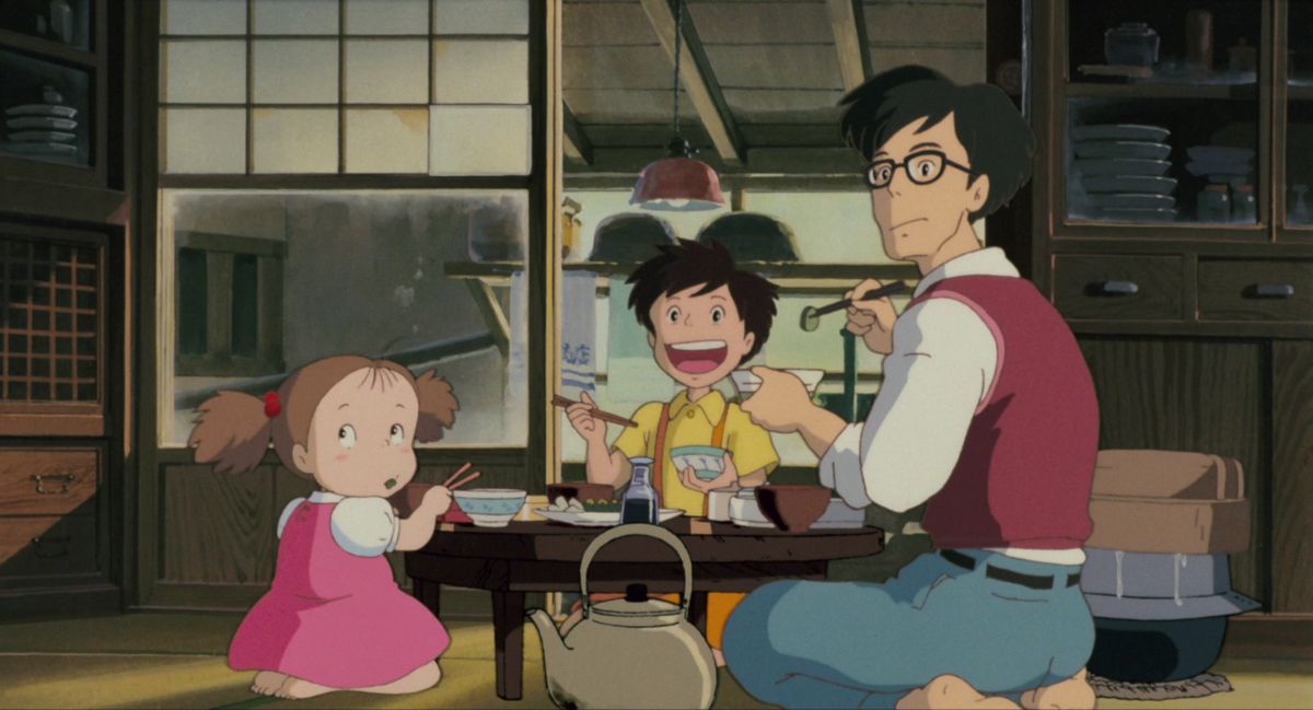 Mei's family eating lunch