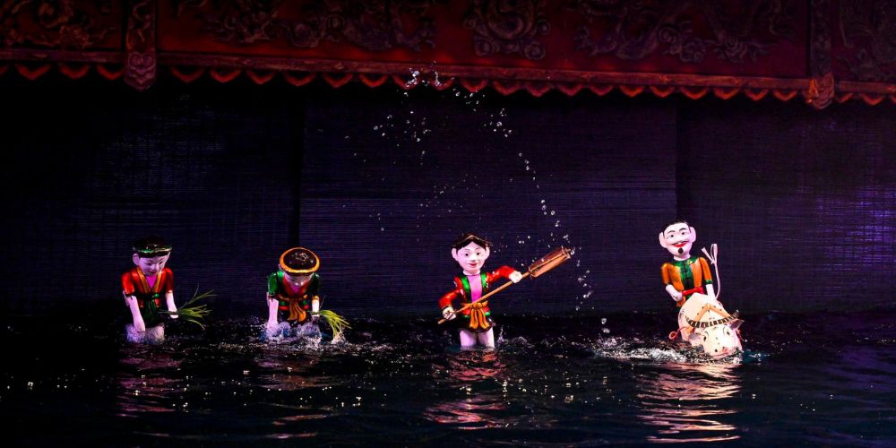 4 puppets performing the water puppet show